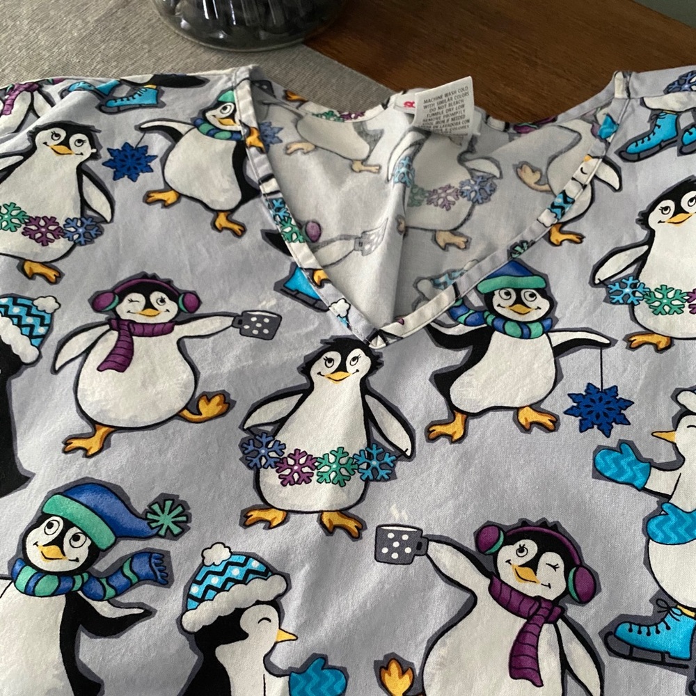 Scrub Tops (bundle) - Picture 4 of 4